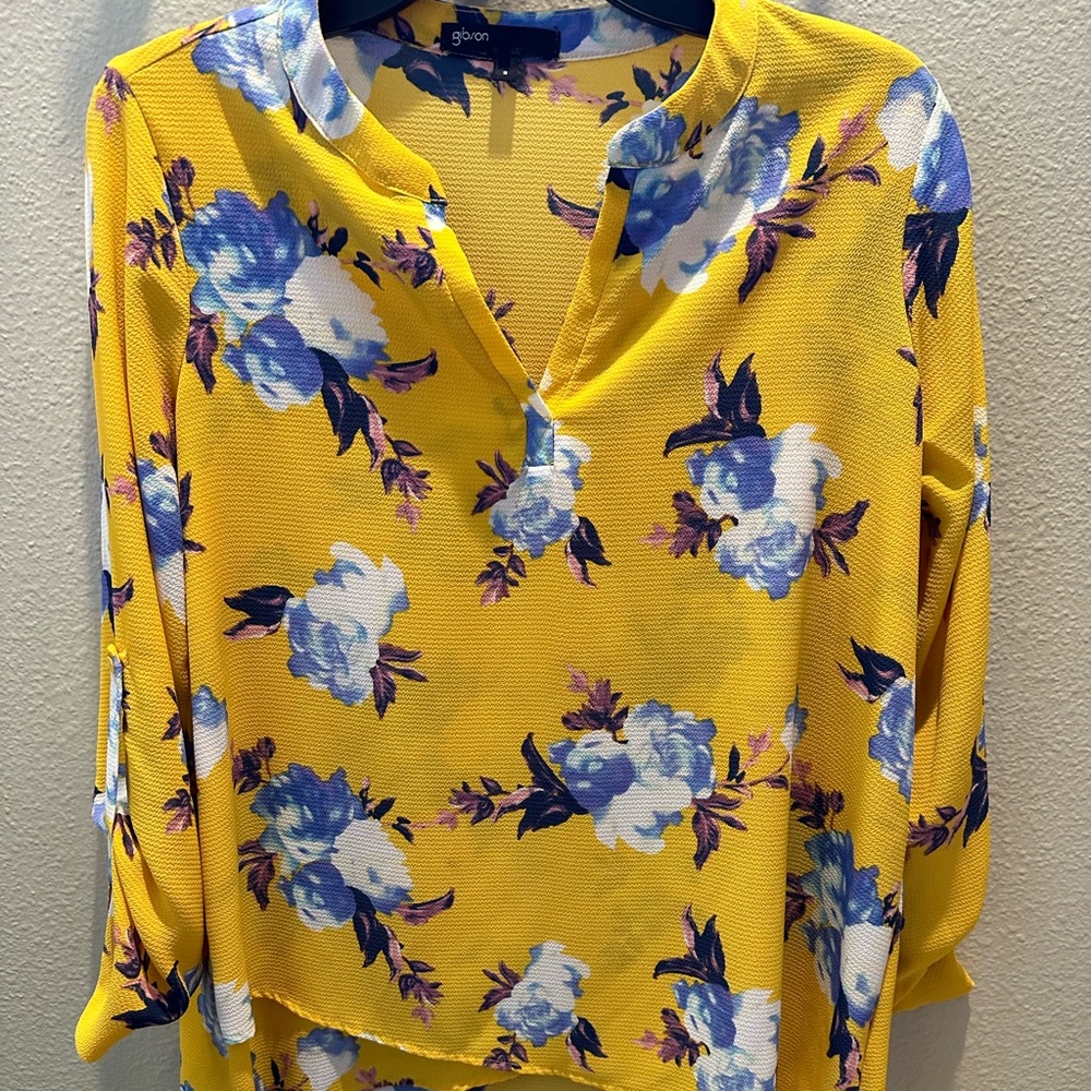 Gibson Sz S Yellow Floral Blouse Split Neck